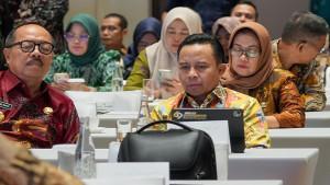 Bupati-Tapin-H-Yamani-menghadiri-pengarahan-dari-Menteri-LH.jpg
