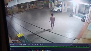 CCTV-MASJID-Aksi-pencurian-kotak-amal-terjadi-1.jpg
