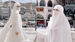 CELINE-CURHAT-Artis-Celine-Evangelista-sedang-umroh-Kini.jpg
