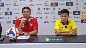 Coach-Isnan-Ali-bersama-pemain-SAMPAIKAN-KETERANGAN.jpg
