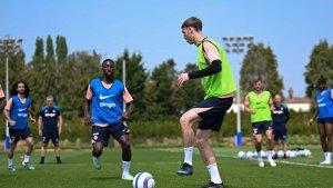 Cole-Palmer-mengaku-menghindari-Caicedo-saat-latihan-Chelsea-jelang-Liga-Inggris.jpg