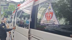 DARURAT-Petugas-menutup-pintu-samping-md.jpg
