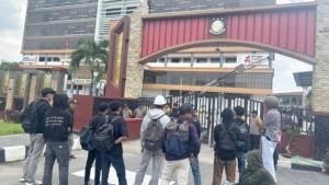 DEMO-DI-KEJATI-KALTIM-Aliansi-Mahasiswa-Anti-Korupsi-sd.jpg