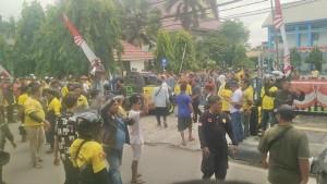 DEMO-OJOL-MAXIM-Ratusan-pengunjuk-rasa-ojek-online-Maxim-1.jpg