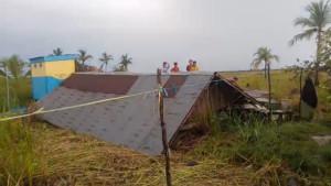 DISAPUI-ANGIN-Salah-satu-rumah-yang-terdampak-add.jpg