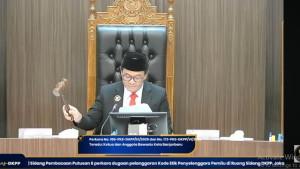 DKPP-bacakan-putusan-terkait-Bawaslu-Banjarbaru.jpg