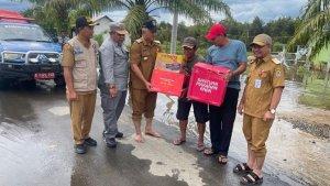 Dinas-Sosial-Kalsel-menyalurkan-bantuan-kepada-korba1.jpg