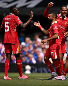 Dua-Liverpool-Ibrahima-Konate-dan-Mohamed-Salah-kompak-usai-laga-Liga-Inggris.jpg