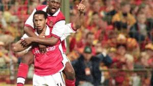 Dua-legenda-Arsenal-Thiery-Henry-dan-Patrick-Vieira.jpg