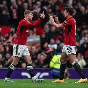 Dua-pemain-Manchester-United-Rasmus-Hojlund-dan-Hary-Maguire.jpg