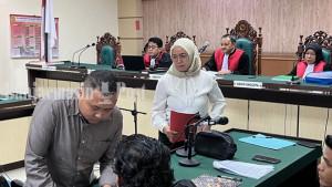 Dua-pengurus-NPC-HSU-Saderi-dan-Febrianty-Rielena-Astuti-JALANI-sidang.jpg