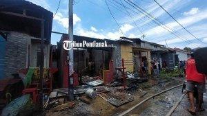 Dua-rumah-warga-di-Komplek-Pangeran-Indah-Pontianak-Utara.jpg