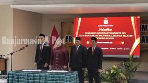Empat-anggota-PAW-KPU-Kota-Banjarbaru-mengikuti-pelantikan-secara-daring-oleh-Ketua-KPU-RI.jpg