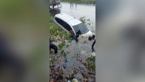 Evakuasi-mobil-tercebur-di-Muning-Tengah-Daha-Selatan.jpg