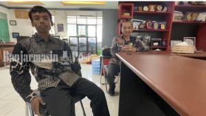 Fazri-bersama-kepsek-tunggu-Ladislao.jpg