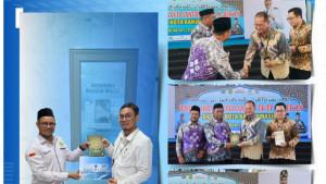 Foto-Bank-Kalsel-Penyerahan-bantuan-Al-quran-untuk-Santri-TKTPA-A-I-Quran.jpg