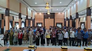 Foto-Bersama-Kepala-Dinas-Sosial-P3AP2KB-Kabupaten-Banjar-Erny-Wahdini.jpg