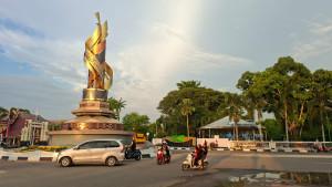 Foto-Reni-Foto-pusat-kota-Amuntai-tugu-sholawat-Kabupaten-HSU1.jpg