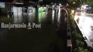 Foto-banjir-di-daerah-Simpang-Empat-Minggu-112202412.jpg
