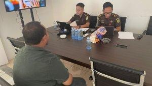 Foto-pemeriksaan-terhadap-tersangka-dugaan-korupsi-penggelapan-dalam-jabatan1.jpg