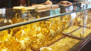 Foto-salmah-saurin-Harga-emas-perhiasan-di-Banjarmasin-mulai-naik3.jpg
