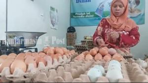 Foto-salmah-saurin-Pedagang-telur-di-pasar-Bauntung-Banjarbaru.jpg