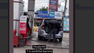 Foto-tersebar-di-media-sosial-memperlihatkan-warga-borong-pertamax-pakai-Jeriken-di-mobil.jpg