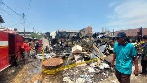 Garis-polisi-membentang-di-lokasi-kebakaran-di-Kelurahan-Pulau-Kecamatan-Kalua-Tabalong.jpg