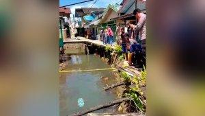 Geger-temuan-orok-di-aliran-sungai-Jalan-Fatmaraga12.jpg