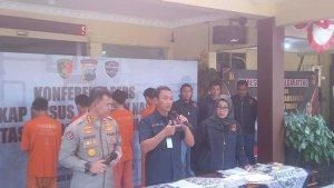 Gelar-perkara-dua-pelaku-peretas-ponsel-Kapolda-Jateng-Irjen-Pol-Ahmad-Luthfi1.jpg