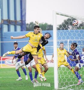 Gol-sundulan-Fabiano-ke-gawang-Persiku.jpg