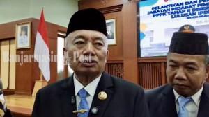 Gubernur-Kalsel-Muhidin-didampingi-Sekdaprov-Kalsel-M-Syarifuddin.jpg