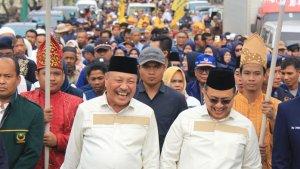 H-Norhasani-H-Gusti-Kadarusman-diiringi-ribuan-simpatisan.jpg