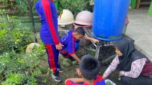 Inilah-aksi-pembenahan-lingkungan-sekolah-kegiatan-gotong-royong-bersama-warga.jpg