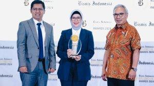 Jajaran-PT-Bank-Syariah-Indonesia-Tbk-BSI-menerima-penghargaan-The-Most-Efficient-Bank.jpg