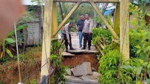 Jembatan-gantung-di-Desa-Tanah-Habang-Kecamatan-Lampihong.jpg