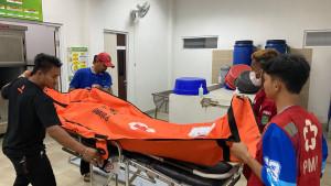 Jenazah-korban-perkelahian-di-RTH-Rantau-Baru-dievakuasi-ke-RSUD-Datu-Sanggu.jpg