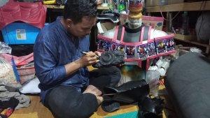 Juned-pembuat-Kostum-Superhero-Buatan-asal-Batola.jpg