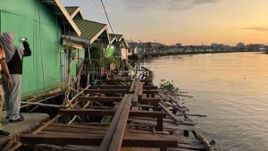 KAMPUNG-HIJAU-Tepian-jalan-utama-di-Kampung-Hijau-Kelurahan-Sungai-Bilu-t1.jpg