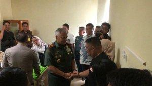 KUNJUNGI-KORBAN-Pangdam-VI-Mulawarman-saat-d.jpg