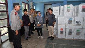Kapolda-Kalsel-Irjen-Winarto-pantau-langsung-penghitungan-suara.jpg