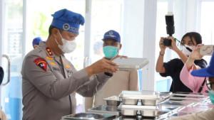 Kapolda-Kalteng-Irjen-Pol-Iwan-Kurniawan-saat-di-Dapur-SPPG.jpg
