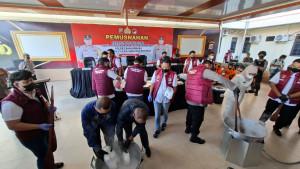 Kapolres-Banjarbaru-bersama-Wali-Kota-Banjarbaru-pimpin-pemusnahkan-barang-bukti.jpg