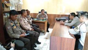 Kapolsek-Liang-Anggang-Kompol-Yuda-Kumoro-Pardede-beri-pengarahan.jpg