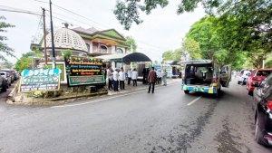 Karangan-bunga-di-rumah-duka-mantan-Bupati-Kotabaru-Sjacrani-Mataja-di-Banjarbaru-13112023.jpg