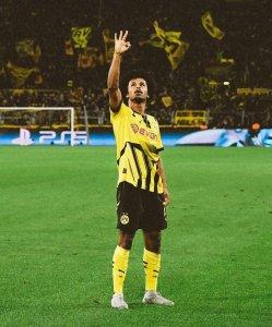 Karim-Adeyemi-dari-Dortmund-merayakan-gol-ketiganya-diDortmund.jpg