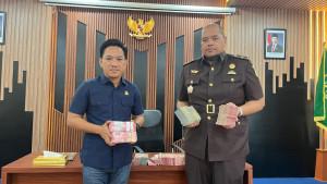 Kasi-Intelijen-Kejari-Tabalong-Muhammad-Fadhil-dan-Kasi-Tindak-Pidan.jpg