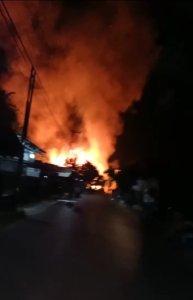 Kebakaran-Desa-Beringin-Kecamatan-Banjang-HSU.jpg