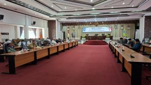 Kemenag-hss-saat-di-DPRD-HSS.jpg