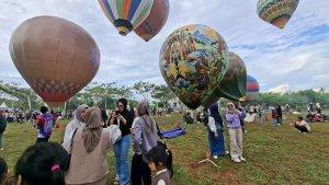 Keseruan-di-Festival-Balon-Udara-di-Amanah-Borneo-Park.jpg